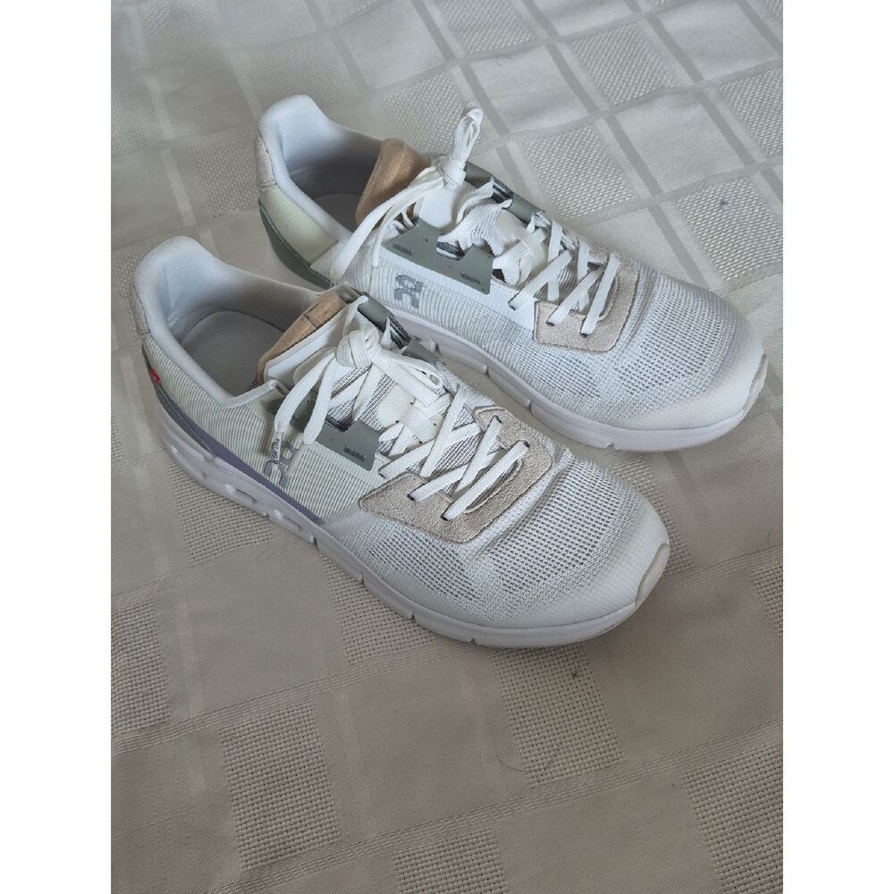 On Running White Mesh Athletic Sneakers with Beige and Light Purple Accents